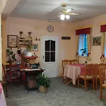 拉维尼可客房酒店 3*