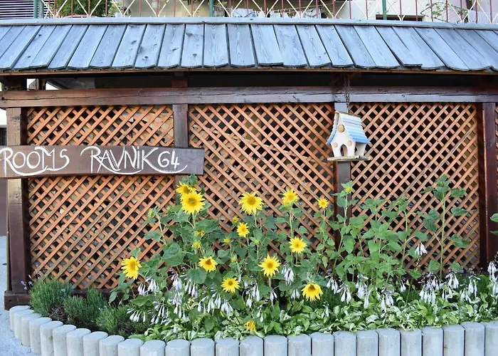 Bed & Breakfast Ravnik 3*