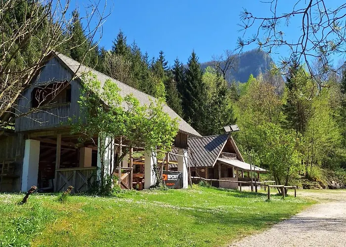 Bed & Breakfast Ravnik 3*