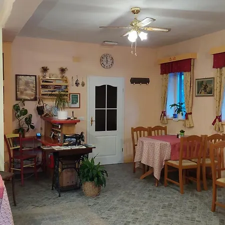 拉维尼可客房酒店 3*