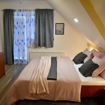 Bed & Breakfast Ravnik