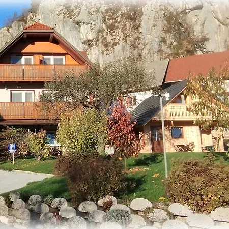 Ravnik Bed & Breakfast