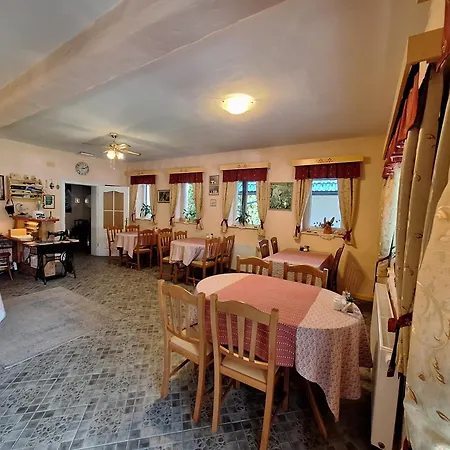 Ravnik Bed & Breakfast 3*